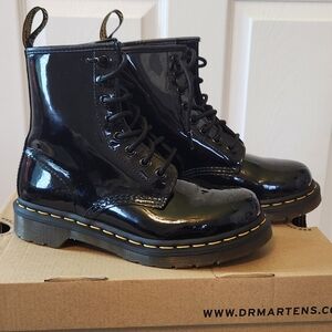 Dr. Martens black patent lace up boot Sz 6